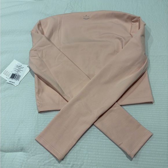 Beyond Yoga NWT Women's Pink Long Sleeve Cropped Top with built in bra - Picture 4 of 6